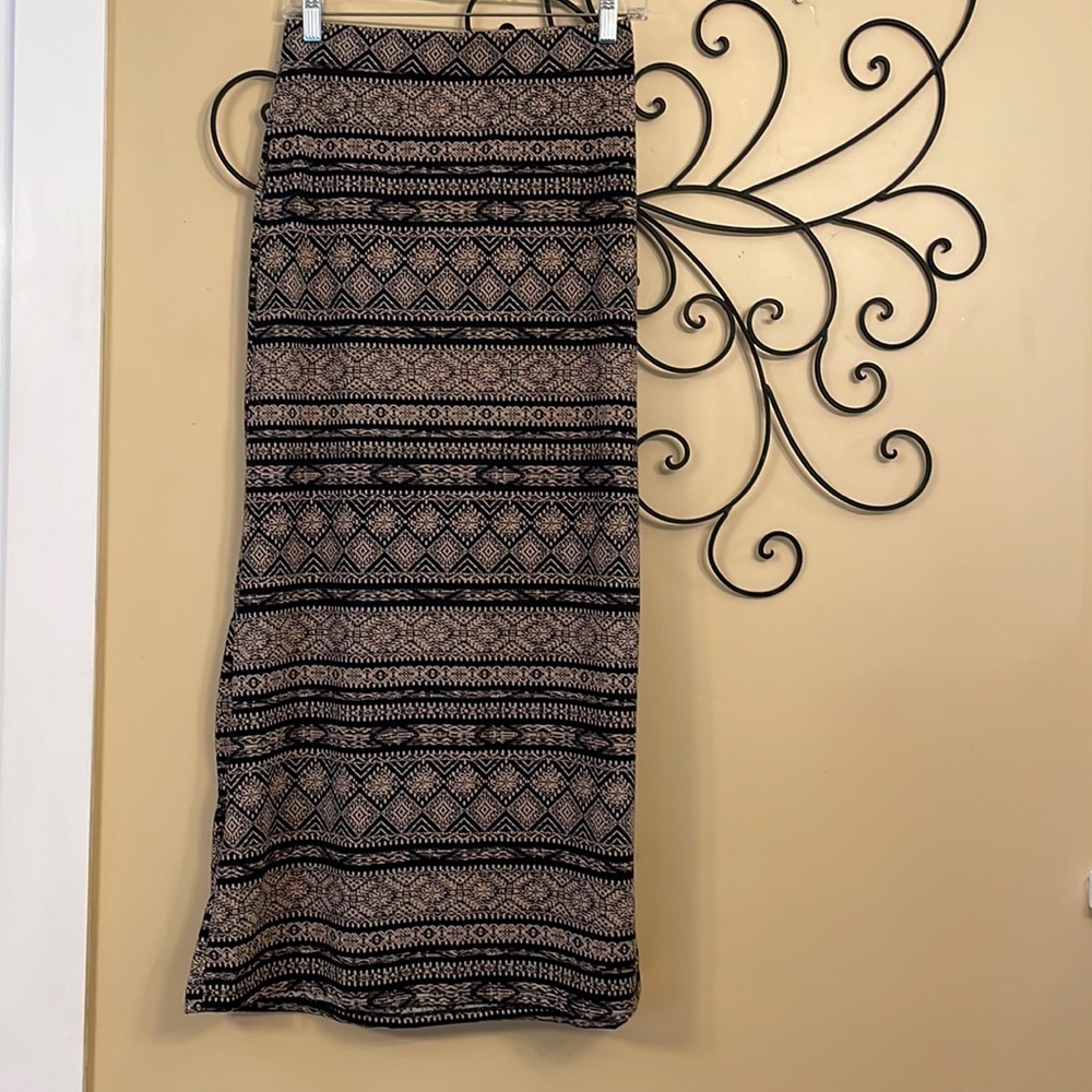 Ambiance Apparel Black/Tan Pattern Maxi Skirt - Size S